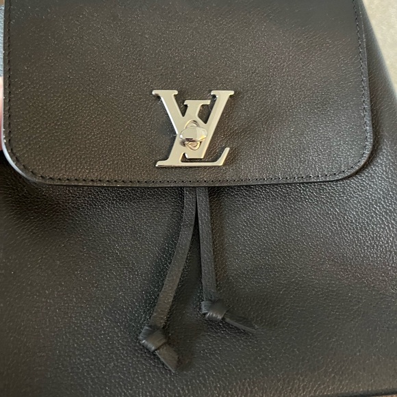 Louis Vuitton Locke Backpack Noir - Picture 6 of 7
